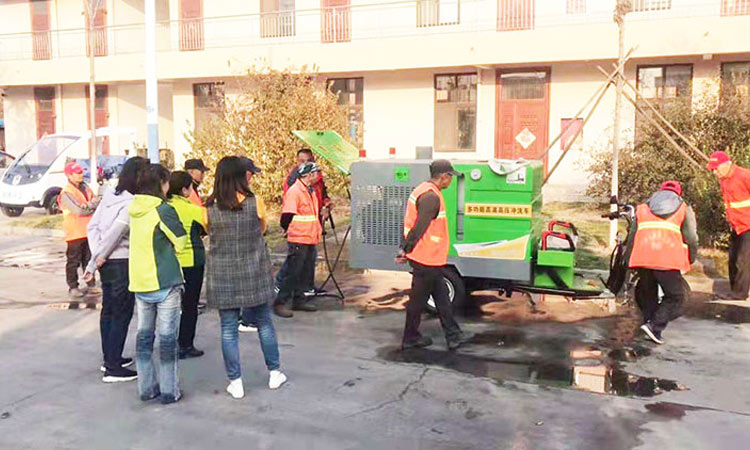 多功能高溫高壓清洗車，環(huán)衛(wèi)站交車培訓(xùn)