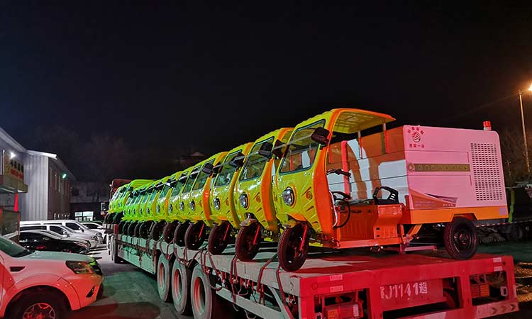 北京環(huán)衛(wèi)公司引進(jìn)純電動(dòng)高壓沖洗車到貨現(xiàn)場(chǎng)
