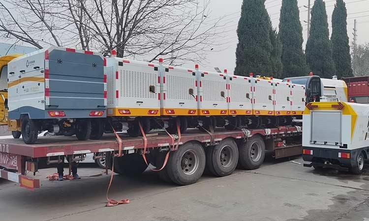 兩分類垃圾清運(yùn)車(chē)發(fā)車(chē)