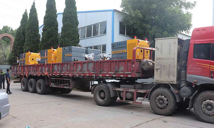 最近，深圳環(huán)衛(wèi)公司引進多功能高壓沖洗車，用于環(huán)衛(wèi)人行道快速沖洗和保潔