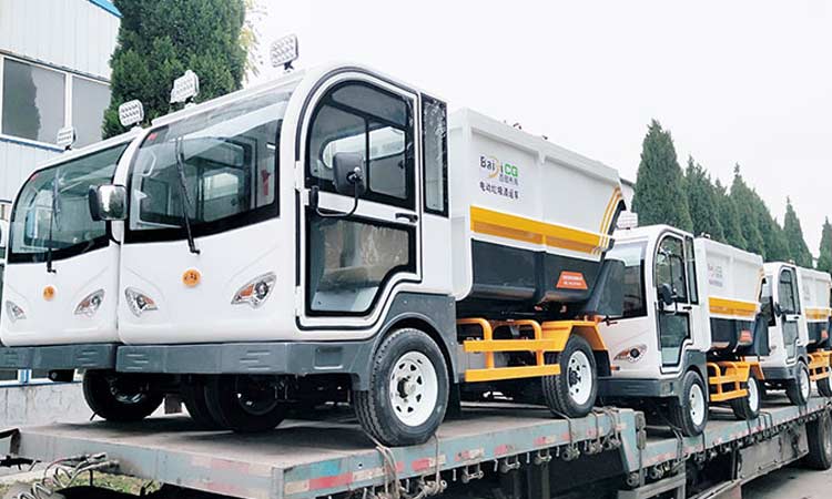 聊城環(huán)衛(wèi)公司引進純電動垃圾清運車發(fā)貨現(xiàn)場