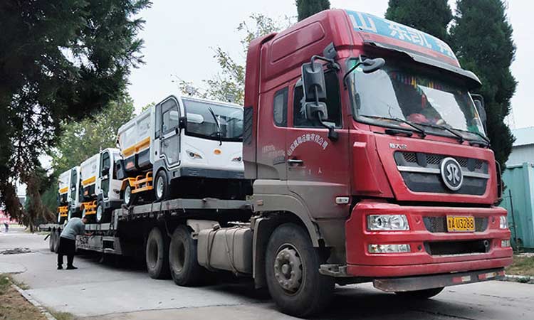 電動(dòng)垃圾清運(yùn)車發(fā)車現(xiàn)場(chǎng)
