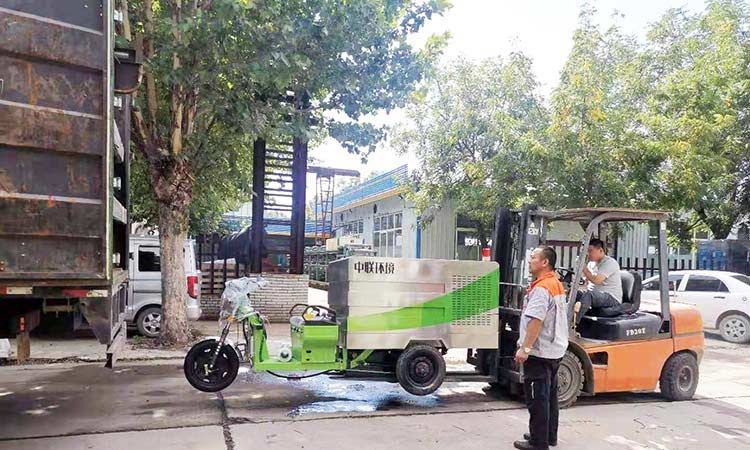 發(fā)往湖南環(huán)衛(wèi)公司的三輪高溫高壓清洗車，用于市政環(huán)衛(wèi)高溫高壓作業(yè)