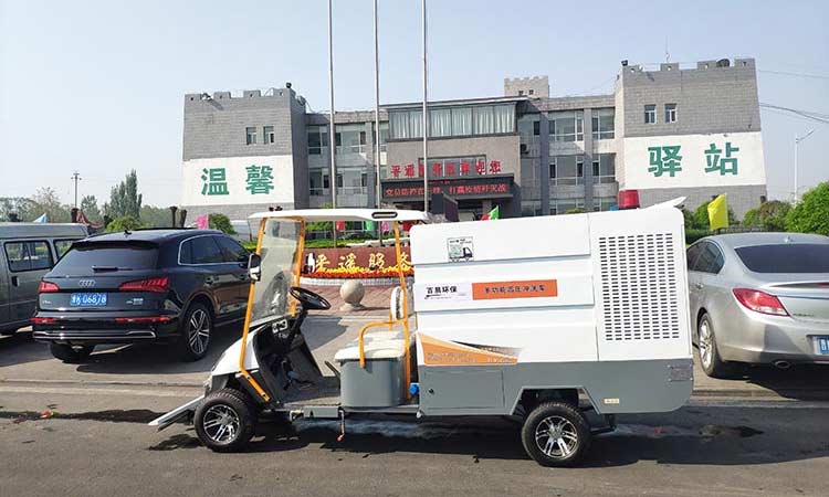 高速服務區(qū)山西某段訂購四輪高壓清洗車應用于服務區(qū)日常保潔工作