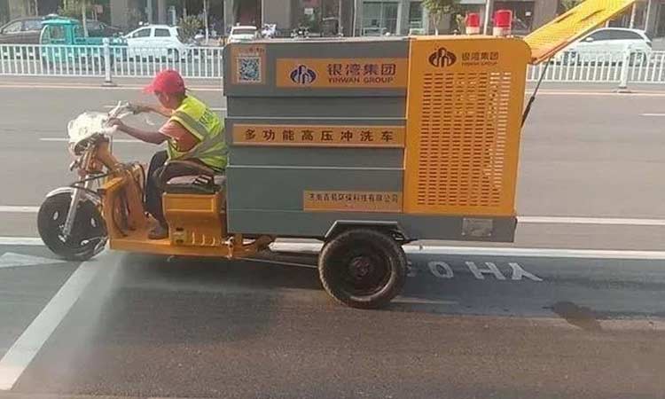 電動高壓清洗車現(xiàn)身東明城區(qū) 環(huán)衛(wèi)保潔作業(yè)更趨精細化
