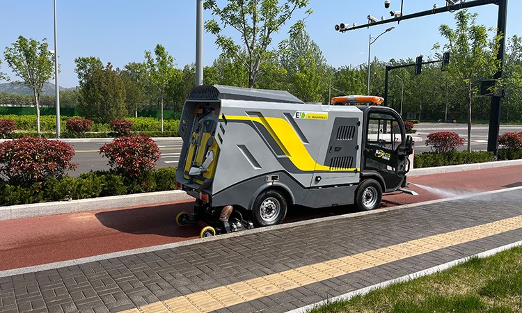 深度清潔車，人行道路面清潔后路見本色
