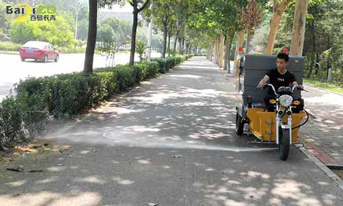 電動三輪高壓清洗車，車身小巧高壓沖洗不傷路面