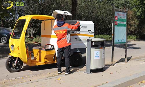 ?小型兩分類垃圾清運(yùn)車可用于小區(qū)，學(xué)校，廠區(qū)等地的垃圾分類清運(yùn)