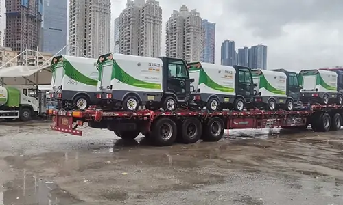 小型四輪高壓清洗車(chē)抵達(dá)深圳某環(huán)衛(wèi)公司