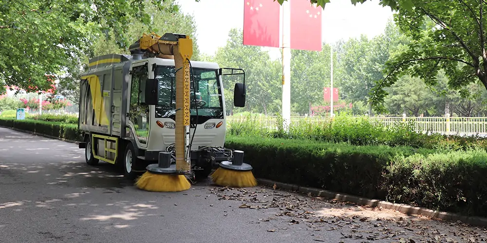 電動(dòng)樹(shù)葉收集車(chē)