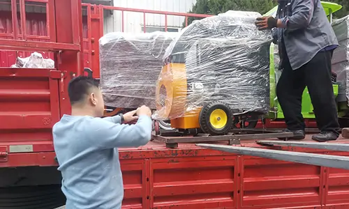 某環(huán)衛(wèi)定制的高壓清洗車，吸葉機(jī)正在裝車準(zhǔn)備發(fā)貨