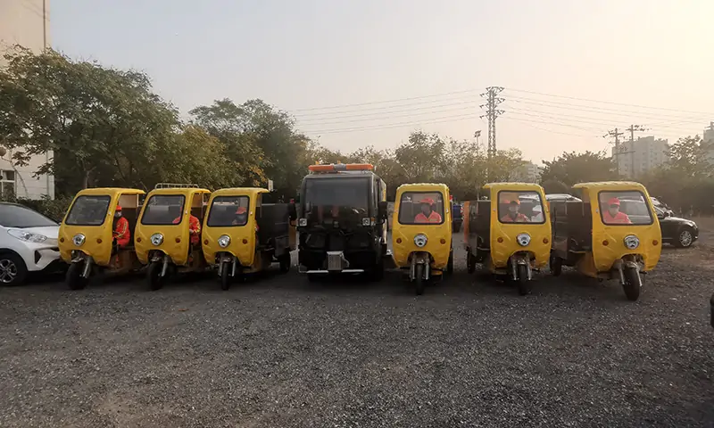 純電動(dòng)洗掃車及多功能高壓清洗車發(fā)往河南某環(huán)衛(wèi)公司，交接完成！