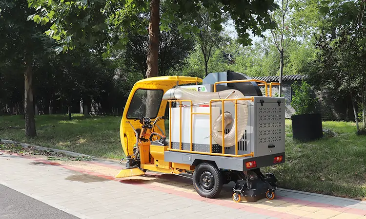 純電動(dòng)樹(shù)葉收集車(chē)_多功能樹(shù)葉收集車(chē)_吸樹(shù)葉的機(jī)器_掃樹(shù)葉神器