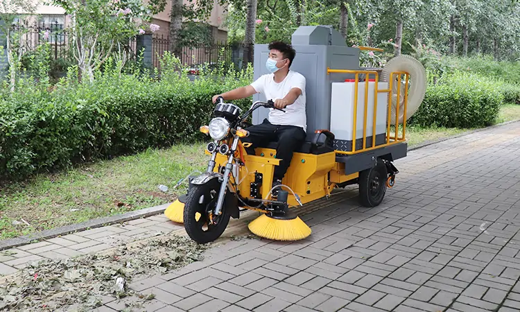 純電動(dòng)樹(shù)葉收集車(chē)_多功能樹(shù)葉收集車(chē)_吸樹(shù)葉的機(jī)器_掃樹(shù)葉神器