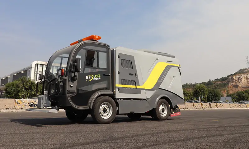 純電動深度清潔車--高壓移動清洗盤+大容量水箱，解決三級道路衛(wèi)生保潔難題！