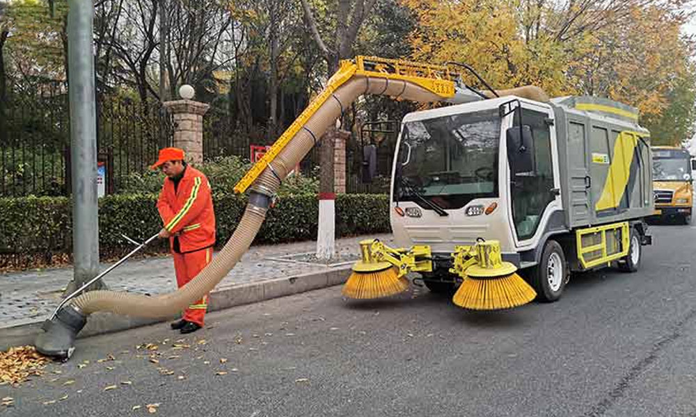 多功能樹葉收集車--解決秋、冬季大面積落葉難以收集和轉(zhuǎn)運問題！緩解保潔員勞動強度！