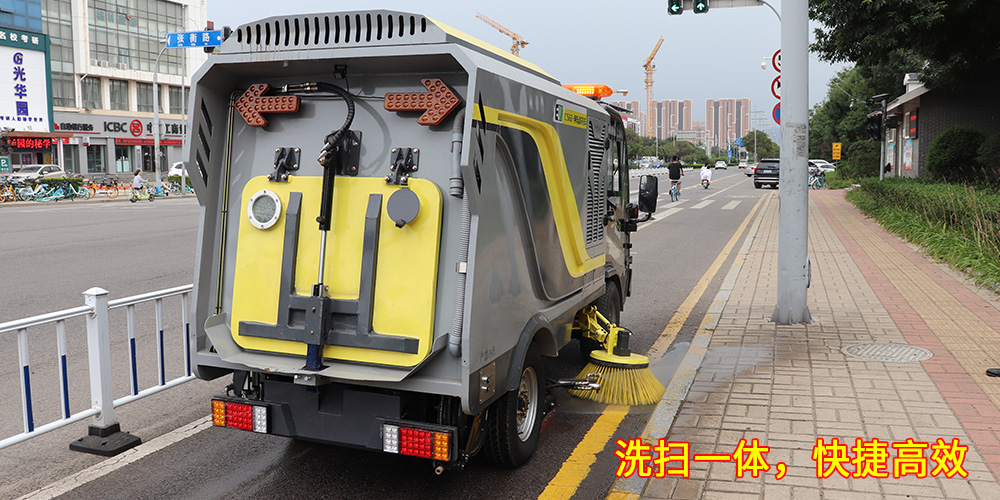 道路洗掃車(chē)，路面污漬清潔“專(zhuān)家”_電動(dòng)洗掃車(chē)_環(huán)衛(wèi)洗掃車(chē)_小型洗掃車(chē)