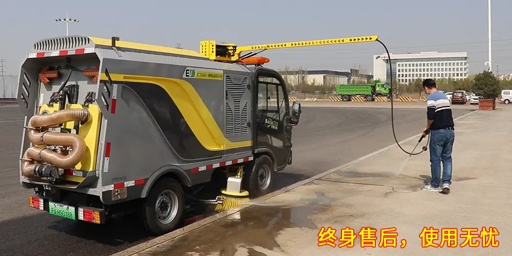 道路洗掃車(chē)，路面污漬清潔“專(zhuān)家”_電動(dòng)洗掃車(chē)_環(huán)衛(wèi)洗掃車(chē)_小型洗掃車(chē)