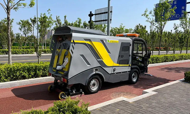 純電動深度清潔車，三級道路路面本色還原！清潔效果好，保持時間長！
