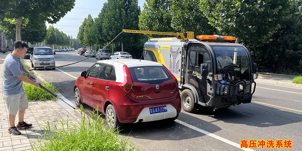 機場道路洗掃車_機場電動洗掃車_機場環(huán)衛(wèi)洗掃車_小型洗掃車