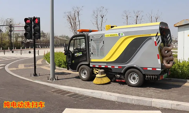 汽油版本洗掃車真的可以繼續(xù)再用嗎？純電動洗掃車又有哪些優(yōu)勢和特點？