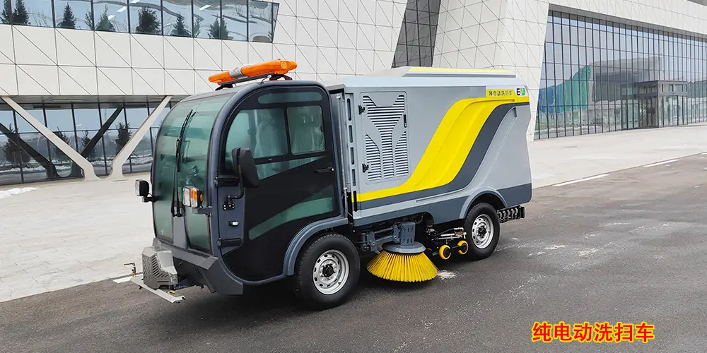 道路洗掃車，路面污漬清潔“專家”_電動洗掃車_環(huán)衛(wèi)洗掃車_小型洗掃車
