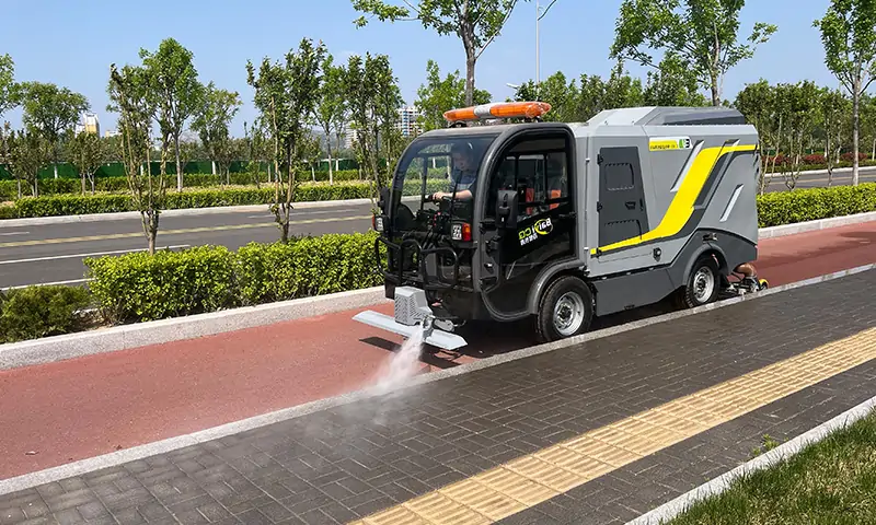 純電動小型深度清潔車-機場景區(qū)物業(yè)人行道、輔道等路段衛(wèi)生治理，純電動，更環(huán)保！??！