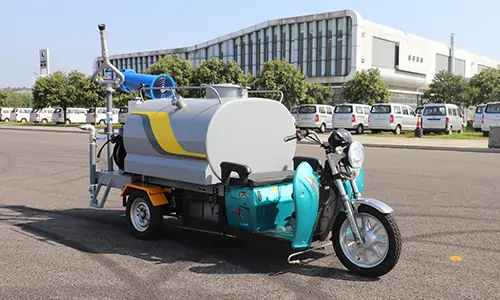 春季揚塵大，影響居住環(huán)境怎么辦？這款三輪霧炮灑水車幫您解決！