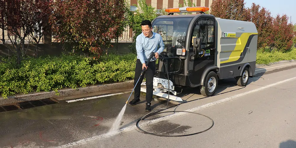 人行道高壓清洗車(chē)_四輪高壓清洗車(chē)_小型高壓地面清洗車(chē)_環(huán)衛(wèi)多功能高壓沖洗車(chē)