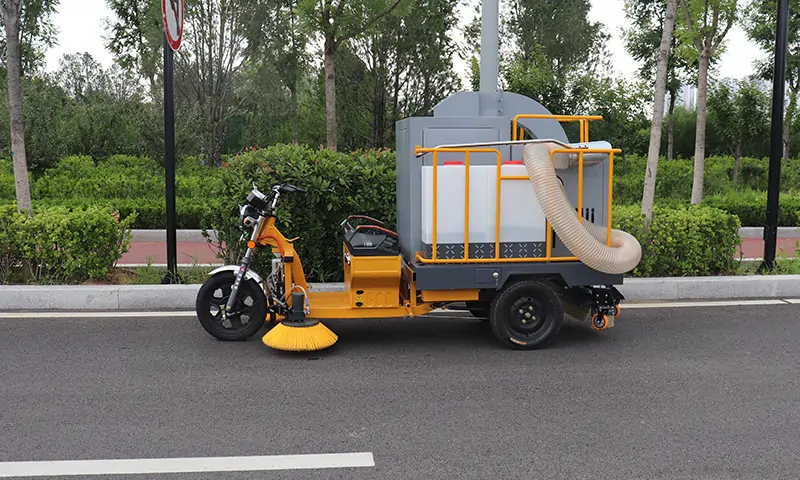 純電動三輪樹葉收集車，景區(qū)園林物業(yè)狹窄區(qū)域落葉收集轉(zhuǎn)運專用車！
