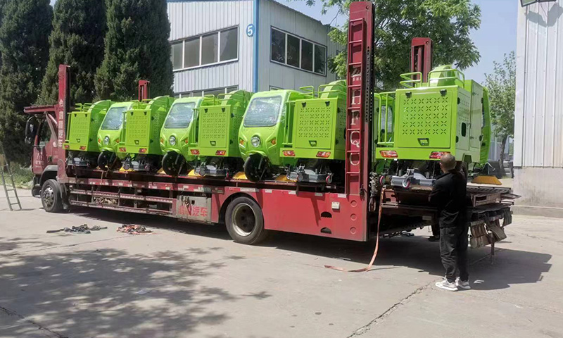 百易三輪駕駛式樹葉收集車發(fā)車！操作簡單，輕輕松松搞定落葉收集轉(zhuǎn)運難題！