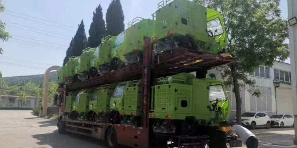 純電動三輪樹葉收集車_多功能樹葉收集車_吸樹葉的機(jī)器_掃樹葉神器