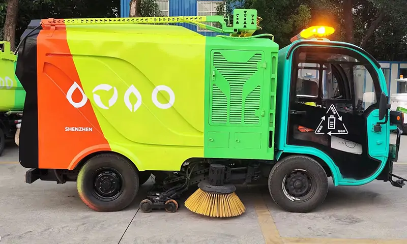 百易純電動洗掃車到達深圳環(huán)衛(wèi)，助力深圳環(huán)境建設(shè)，共建美好城市形象！