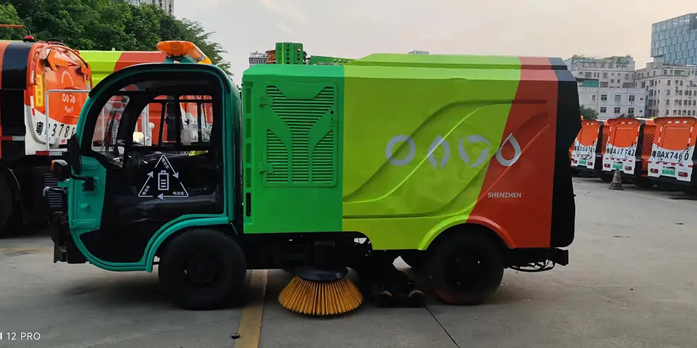 道路洗掃車_路面污漬清潔“專家”_電動(dòng)洗掃車_環(huán)衛(wèi)洗掃車_小型洗掃車
