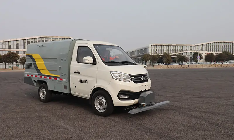 新品上市！新能源純電動道路養(yǎng)護車亮相！長安底盤可上牌，駕駛舒適，操作簡單！