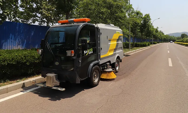 機場 廠區(qū) 園林 物業(yè)地面洗掃問題，一車解決！見證純電動洗掃車的洗掃魅力吧！