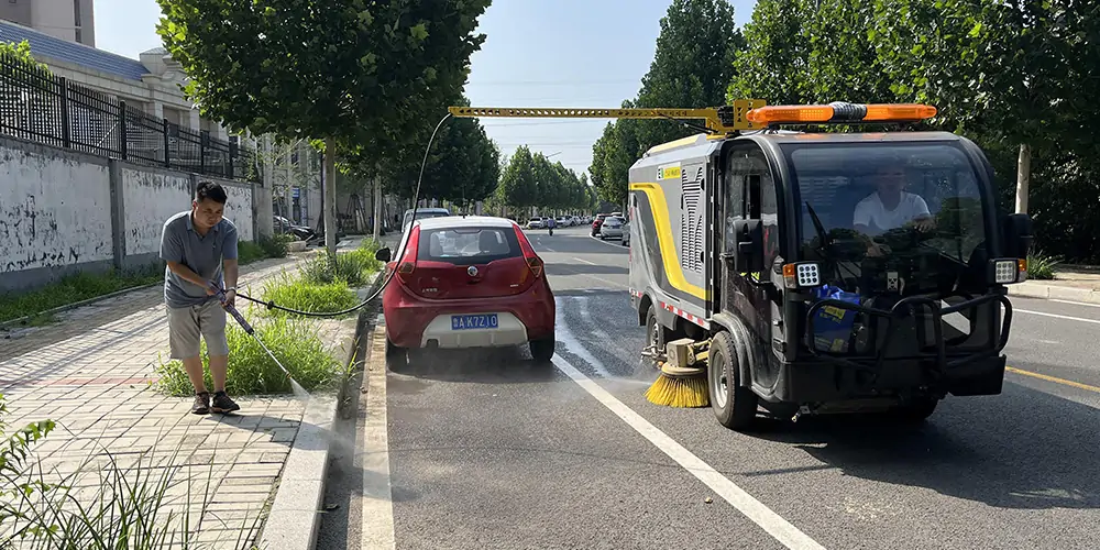 道路洗掃車_路面污漬清潔“專家”_電動(dòng)洗掃車_環(huán)衛(wèi)洗掃車_小型洗掃車