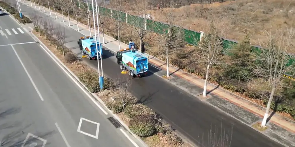 道路洗掃車_路面污漬清潔“專家”_電動(dòng)洗掃車_環(huán)衛(wèi)洗掃車_小型洗掃車