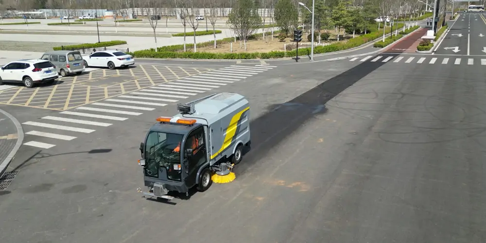 道路洗掃車_路面污漬清潔“專家”_電動洗掃車_環(huán)衛(wèi)洗掃車_小型洗掃車