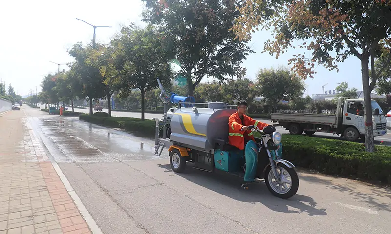 三輪樹葉收集車，體積小巧，操作簡單，環(huán)衛(wèi)作業(yè)必不可少落葉收集神器！