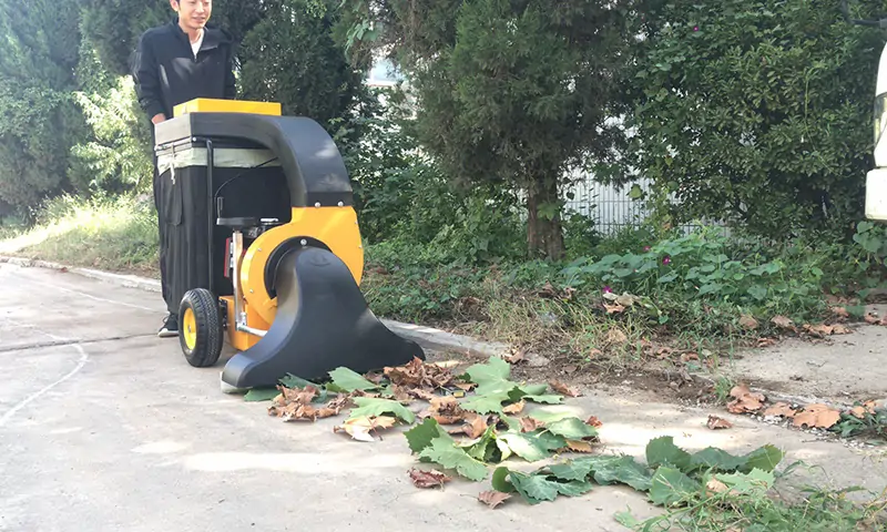 手推式樹葉收集器，園林物業(yè)落葉收集轉(zhuǎn)運好幫手，操作簡單，靈活多樣