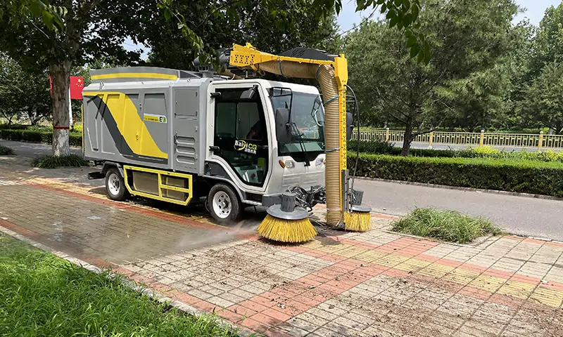樹葉收集車——引領(lǐng)綠色清潔革命的力量，落葉收集專用車輛。