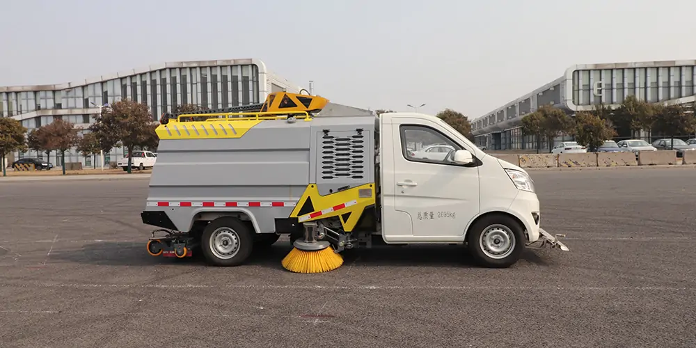 道路洗掃車_路面污漬清潔“專家”_電動洗掃車_環(huán)衛(wèi)洗掃車_小型洗掃車