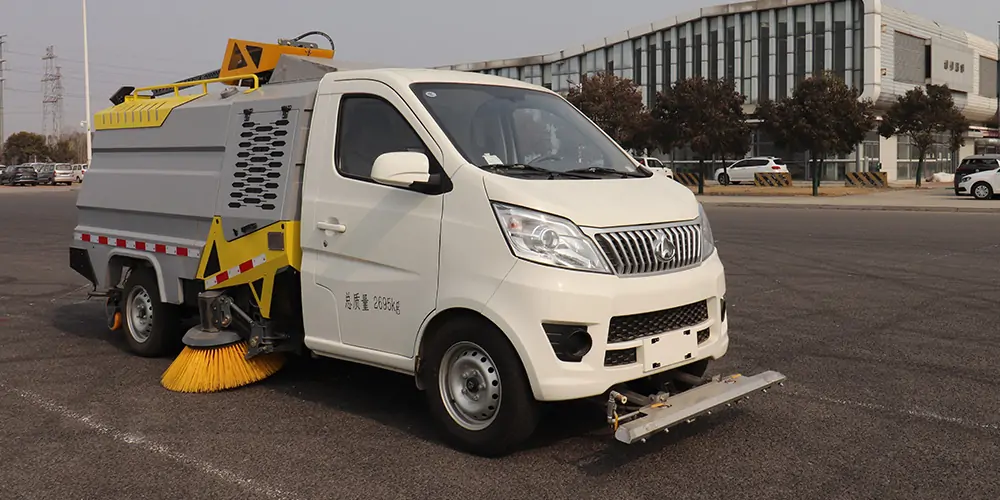 道路洗掃車_路面污漬清潔“專家”_電動洗掃車_環(huán)衛(wèi)洗掃車_小型洗掃車