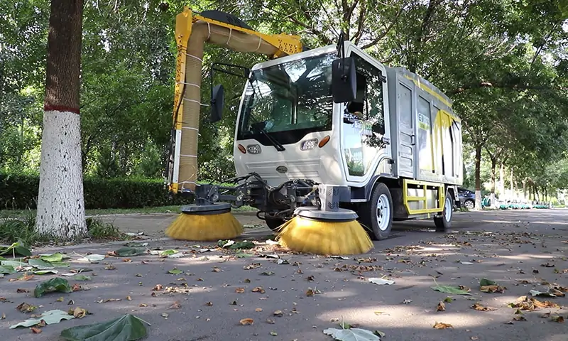 秋季落葉收集神器，純電動四輪多功能樹葉收集車！操作簡單，效率高效！
