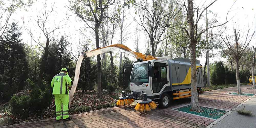 樹葉收集車 多功能樹葉收集車 吸樹葉的機(jī)器 新型樹葉收集車 電動樹葉專用收集車 樹葉收集一體車 吸入式樹葉收集車