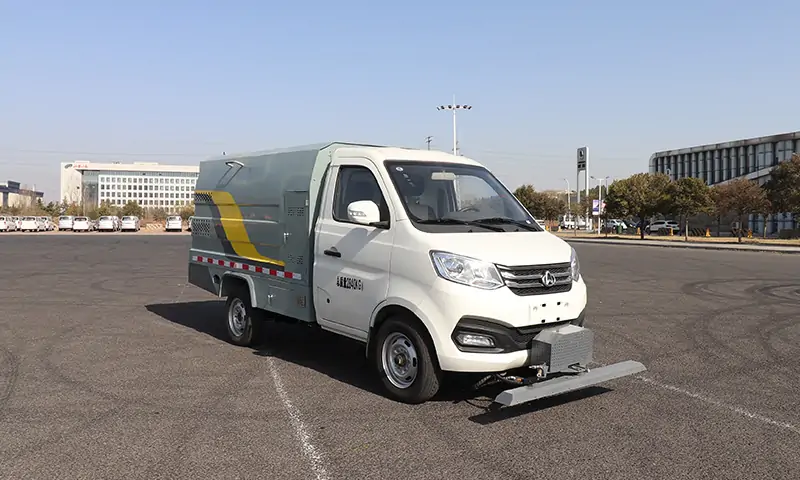 新能源道路養(yǎng)護車：綠色清潔，高效環(huán)保的城市美容師