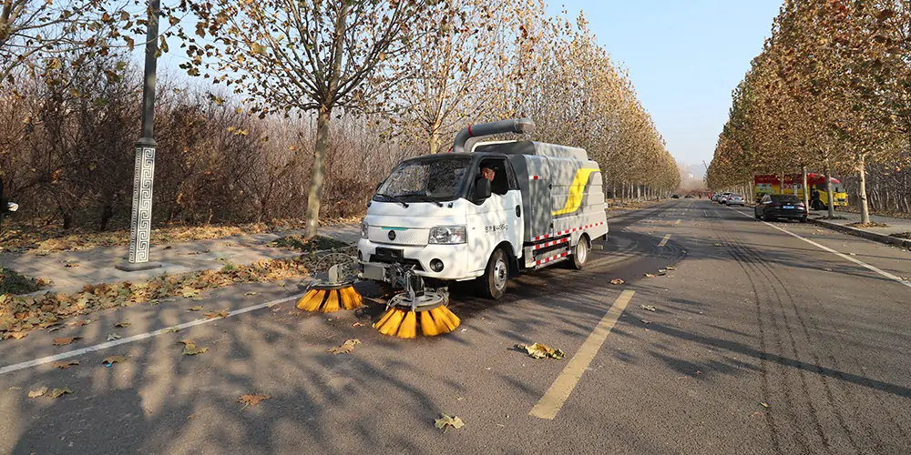 吸樹葉的機(jī)器 新型樹葉收集車 電動樹葉專用收集車 樹葉收集一體車 吸入式樹葉收集車 破碎樹葉收集車