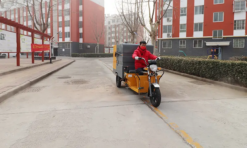 三輪多功能高壓清洗車，作業(yè)持久、功能多樣、效率高效！
