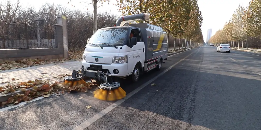 新能源樹(shù)葉收集車 新能源多功能樹(shù)葉收集車 新能源吸樹(shù)葉的機(jī)器 新能源新型樹(shù)葉收集車